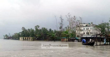 তলিয়ে গেছে কক্সবাজার, দুর্ভোগে লাখো মানুষ