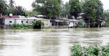 কমতে শুরু করেছে খোয়াই নদীর পানি 