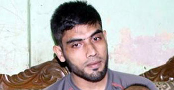 ৬ মাস পর চোখ বাঁধা অবস্থায় বাড়ি ফিরল যুবক