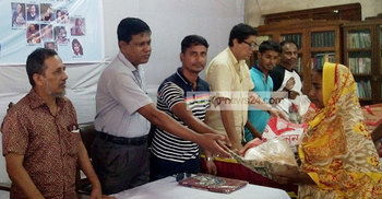 মাদারীপুরে দুস্থ-প্রতিবন্ধীদের মাঝে পোশাক-খাদ্য সামগ্রী বিতরণ