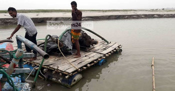 অবৈধভাবে বালু উত্তোলন : যমুনায় ৬টি ড্রেজার জব্দ