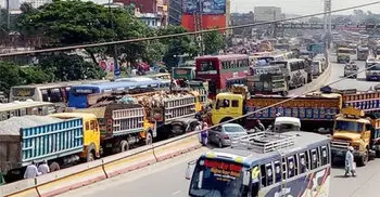 ঢাকা-চট্টগ্রাম মহাসড়কে দীর্ঘ যানজট