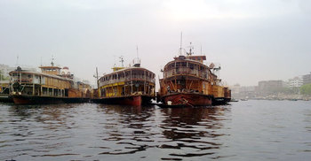 সদরঘাটে যাত্রীসহ ট্রলারডুবি