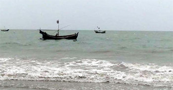টেকনাফ-সেন্টমার্টিন রুটে নৌযান চলাচল বন্ধ