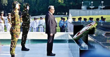 President, PM pay tribute at ‘Shikha Anirban’ on Armed Forces Day