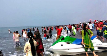 থার্টি ফার্স্ট উদযাপনে কক্সবাজার সৈকতে ৫ লাখ পর্যটক