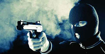 বিদেশি প্রসাধনীও ভাগ করে নিয়ে গেল ডাকাতরা