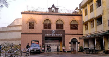 ফের খুলছে লাল দালানের ফটক