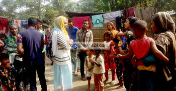 সচেতনতা বৃদ্ধিতে নিজ এলাকায় ঢাবি শিক্ষার্থীরা