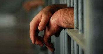 স্বামীকে পুলিশে দিল স্ত্রী