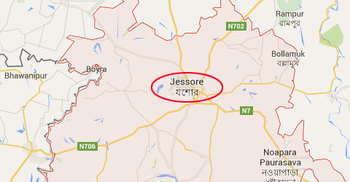 যশোরে সাবেক এমপির বাড়ির পাশে বোমাবাজি