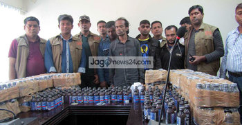 খাটের নিচে বস্তাভর্তি ফেনসিডিল, গ্রেফতার ৪