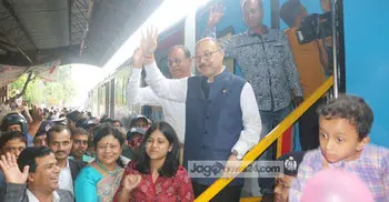 Indian High Commissioner Shringla travels by ‘Bandhan Express’