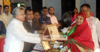 খুলনায় ১০ কর বাহাদুরকে সম্মাননা