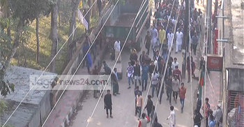 ছাত্রলীগের সশস্ত্র মহড়ার ছবি তোলায় সাংবাদিকের ওপর হামলা