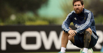 আর্জেন্টিনায় থাকতে ভয় পান মেসি