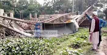 সিরাজদিখানে বেইলি ব্রিজ ভেঙে যোগাযোগ বিচ্ছিন্ন