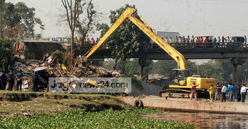 শীতলক্ষ্যায় অর্ধশত অবৈধ স্থাপনা উচ্ছেদ