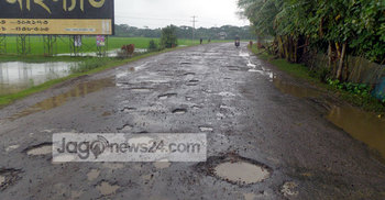 কুয়াকাটার পথের এই হাল আর কতদিন?