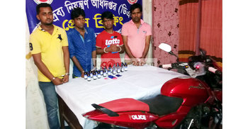 ‘পুলিশ’ স্টিকার লাগিয়ে মাদক পাচার, গ্রেফতার ৩