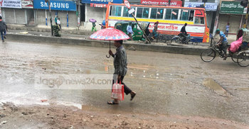 গুঁড়ি গুঁড়ি বৃষ্টি নামাচ্ছে শীত