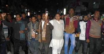 কেরামত আলী প্রতিমন্ত্রীর শপথ নেয়ায় এলাকায় মিষ্টি বিতরণ