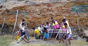 সিলেটে টিলা ধসের ঘটনায় দুটি তদন্ত কমিটি
