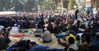Pry teachers continue strike for second day