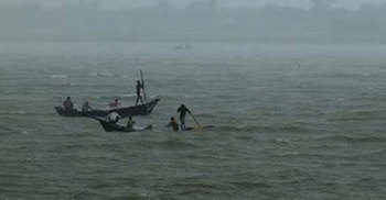 ভোলায় লঞ্চের ধাক্কায় ট্রলারডুবি, দুই জেলে নিখোঁজ