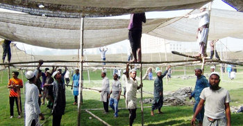 তুরাগ পাড়ে ইজতেমার মাঠ প্রস্তুতে ব্যস্ত মুসল্লিরা