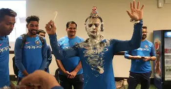 Kohli turns 29, celebrates birthday with teammates