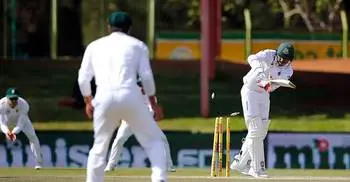 Bangladesh suffer batting jolt in second Test