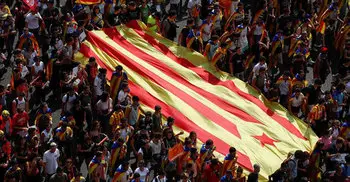 Spanish police clash with angry Catalans