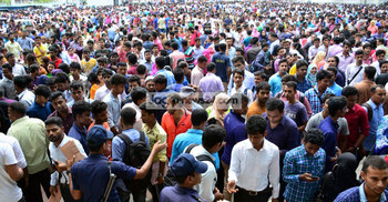 যশোরে চাকরিপ্রত্যাশীদের ঢল