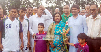 আ.লীগ নেতাদের বাড়ি বাড়ি ছুটছেন আইভী