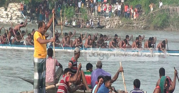 গড়াইয়ের নৌকাবাইচ দেখতে মানুষের ঢল