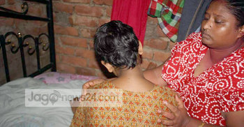 যৌতুকের টাকা না পেয়ে গৃহবধূকে মাথার চুল কেটে নির্যাতন