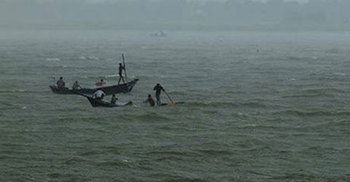 ট্রলার ডুবে নিখোঁজ এক জেলের মরদেহ উদ্ধার