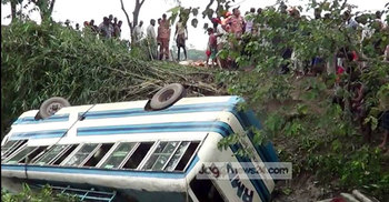 সুনামগঞ্জে যাত্রীবাহী বাস খাদে পড়ে নিহত ২