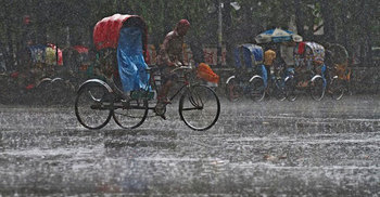 শরতেও ঘনঘোর বরষা