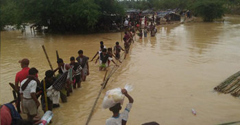 বৃষ্টিতে পাহাড়ের ঢলে মিশে যাচ্ছে রোহিঙ্গাদের চোখের জল