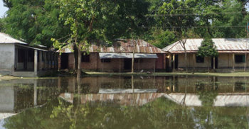 ৬ মাস ধরে পানির নিচে বিদ্যালয়ের মাঠ