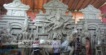 সবচেয়ে বড় দুর্গামণ্ডপ সিকদার বাড়িতে সাজ সাজ রব