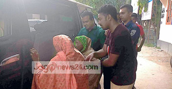 সেই বৃদ্ধা এখন সুস্থ, বাড়ি পৌঁছে দিলেন ঠাকুরগাঁওয়ের ডিসি