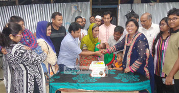 কেক কেটে তৌফা-তহুরার জন্মদিন পালন