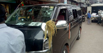 বাগেরহাটে বিএনপি প্রার্থীর গাড়িবহরে হামলা