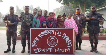 বেনাপোলে শিশুসহ আটক ৯