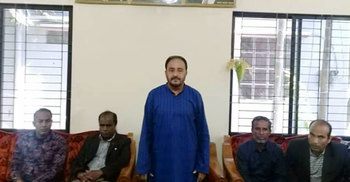 পুলিশ বলছে ঘর থেকে বের হলে হাড্ডি ভেঙে দেবে