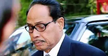Ershad finally lands in Dhaka