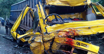 ঠাকুরগাঁওয়ে বাস-ট্রাক সংঘর্ষে নিহত ১